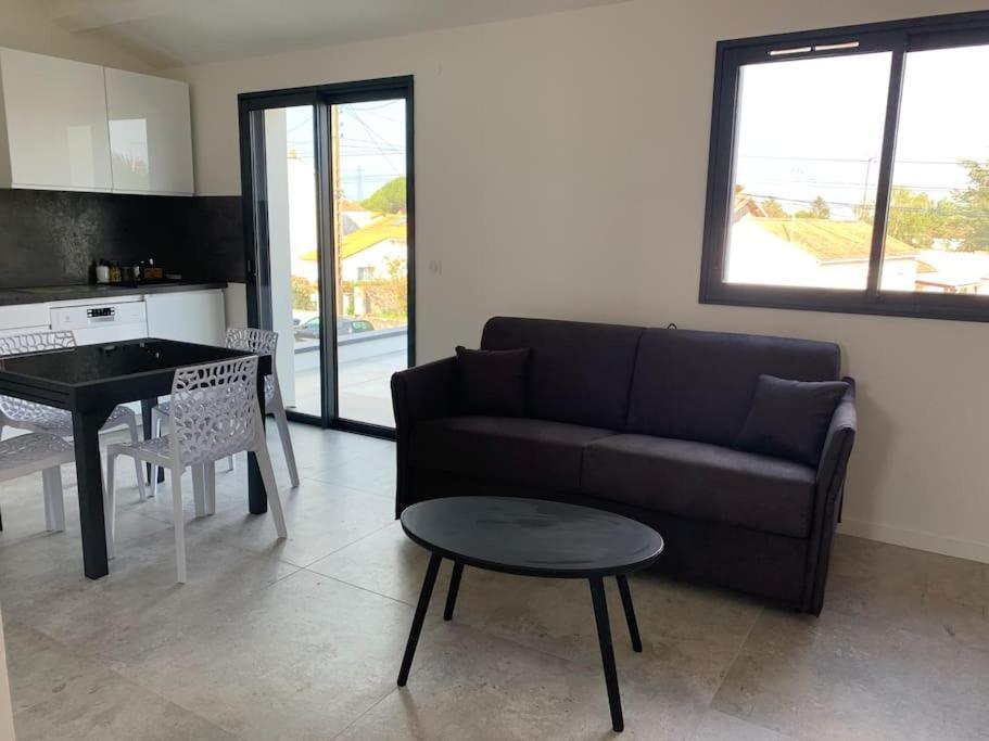 Maison Terrasse Proche Centre Ville Et Ile De Re La Rochelle  Zewnętrze zdjęcie