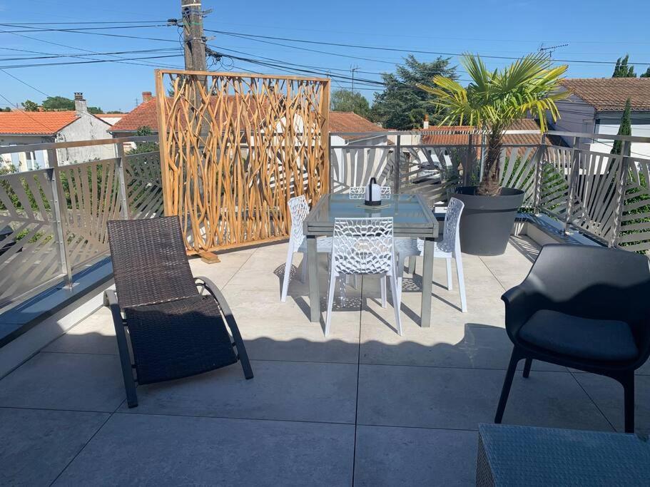 Maison Terrasse Proche Centre Ville Et Ile De Re La Rochelle  Zewnętrze zdjęcie