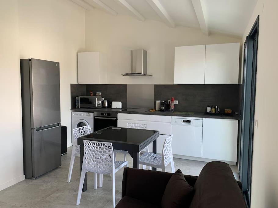 Maison Terrasse Proche Centre Ville Et Ile De Re La Rochelle  Zewnętrze zdjęcie