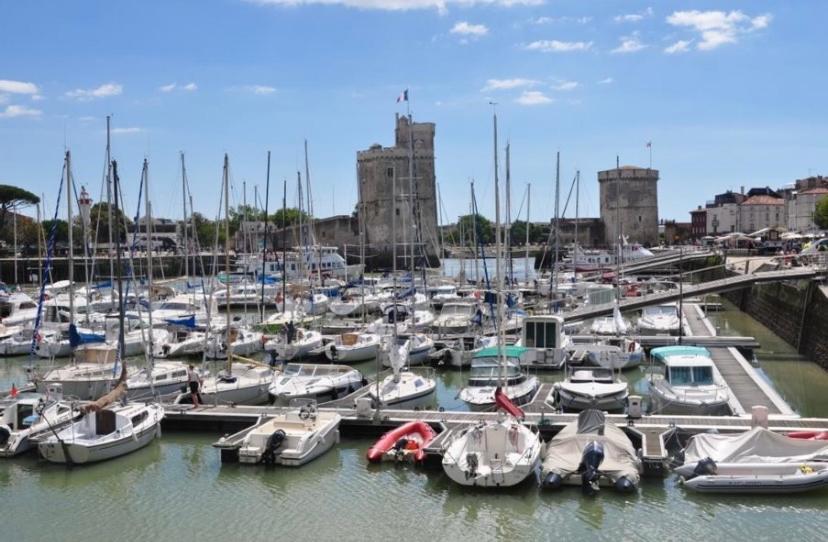 Maison Terrasse Proche Centre Ville Et Ile De Re La Rochelle  Zewnętrze zdjęcie